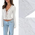 Camiseta de mujer con encaje y botones delanteros
