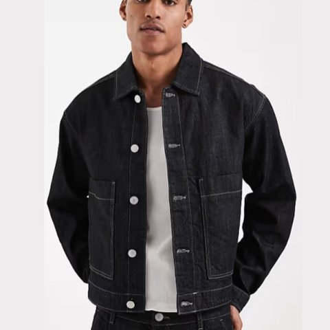 Chaqueta vaquera azul añil oscuro de estilo worker