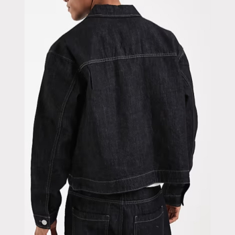 Chaqueta vaquera azul añil oscuro de estilo worker