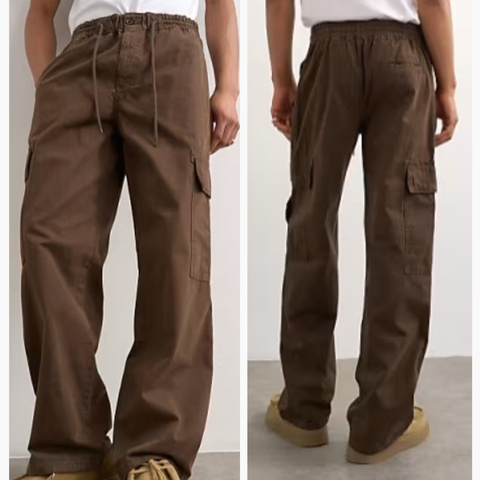 Pantalones marrones cargo de corte barrel