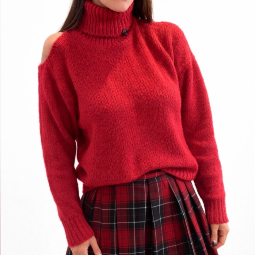 Jersey Dolcevita con hombreras y broche