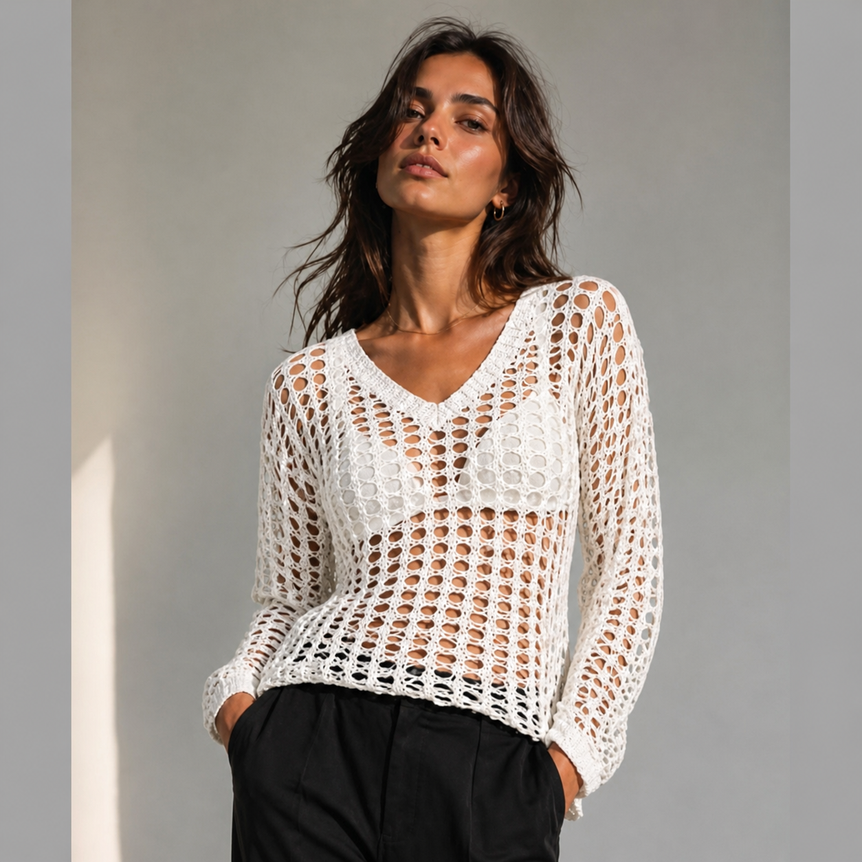 Top de mujer informal de ajuste holgado con cuello en V, diseño calado para toda estaciones