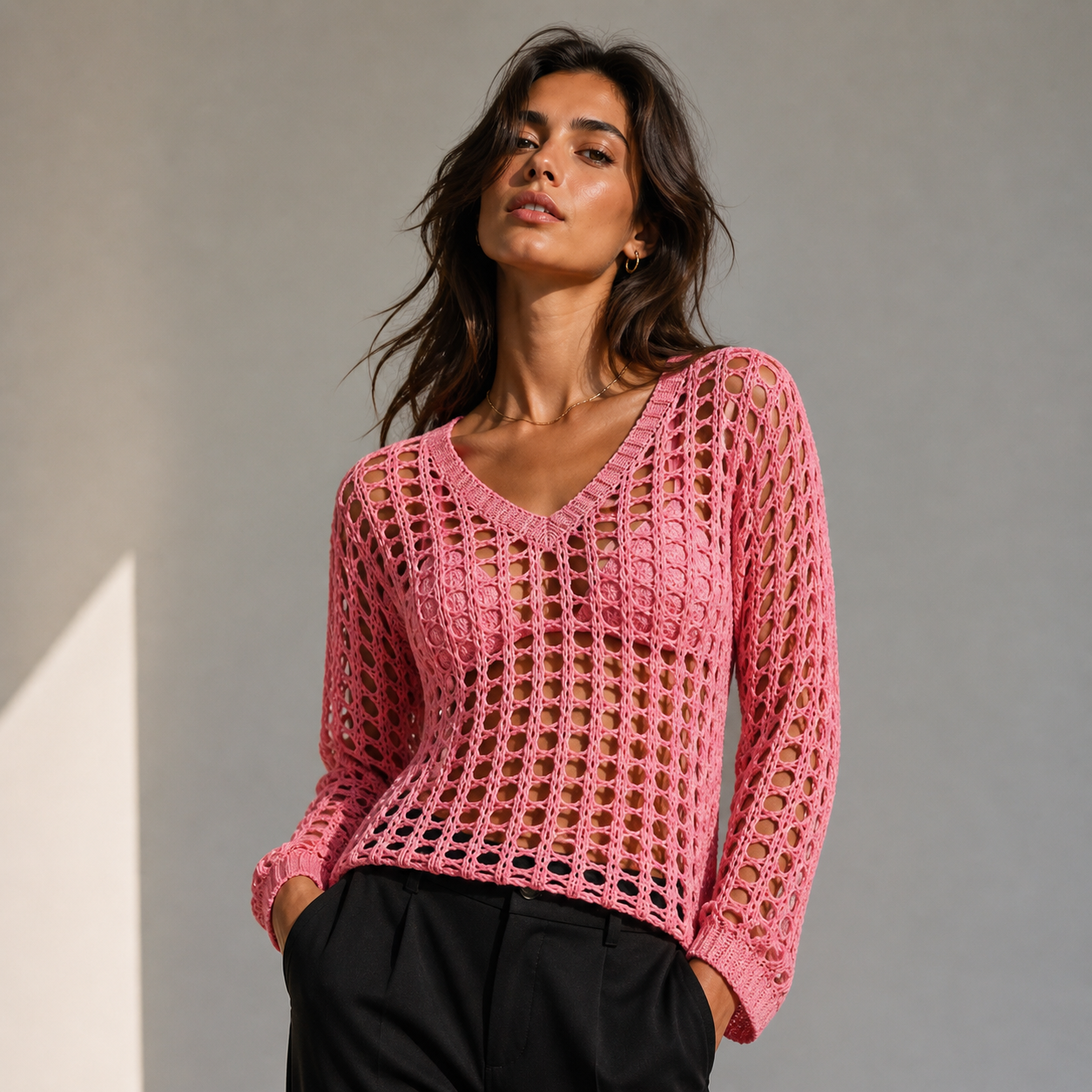 Top de mujer informal de ajuste holgado con cuello en V, diseño calado para toda estaciones