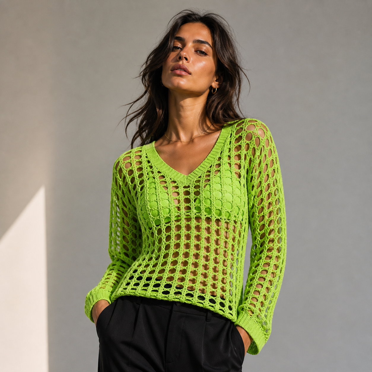 Top de mujer informal de ajuste holgado con cuello en V, diseño calado para toda estaciones